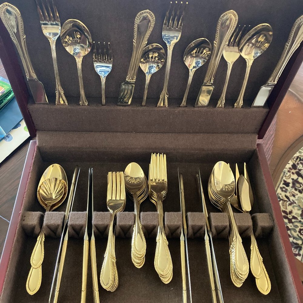 New 24KT Gold Plated Cutlery/Flatware Set in Wooden Chest